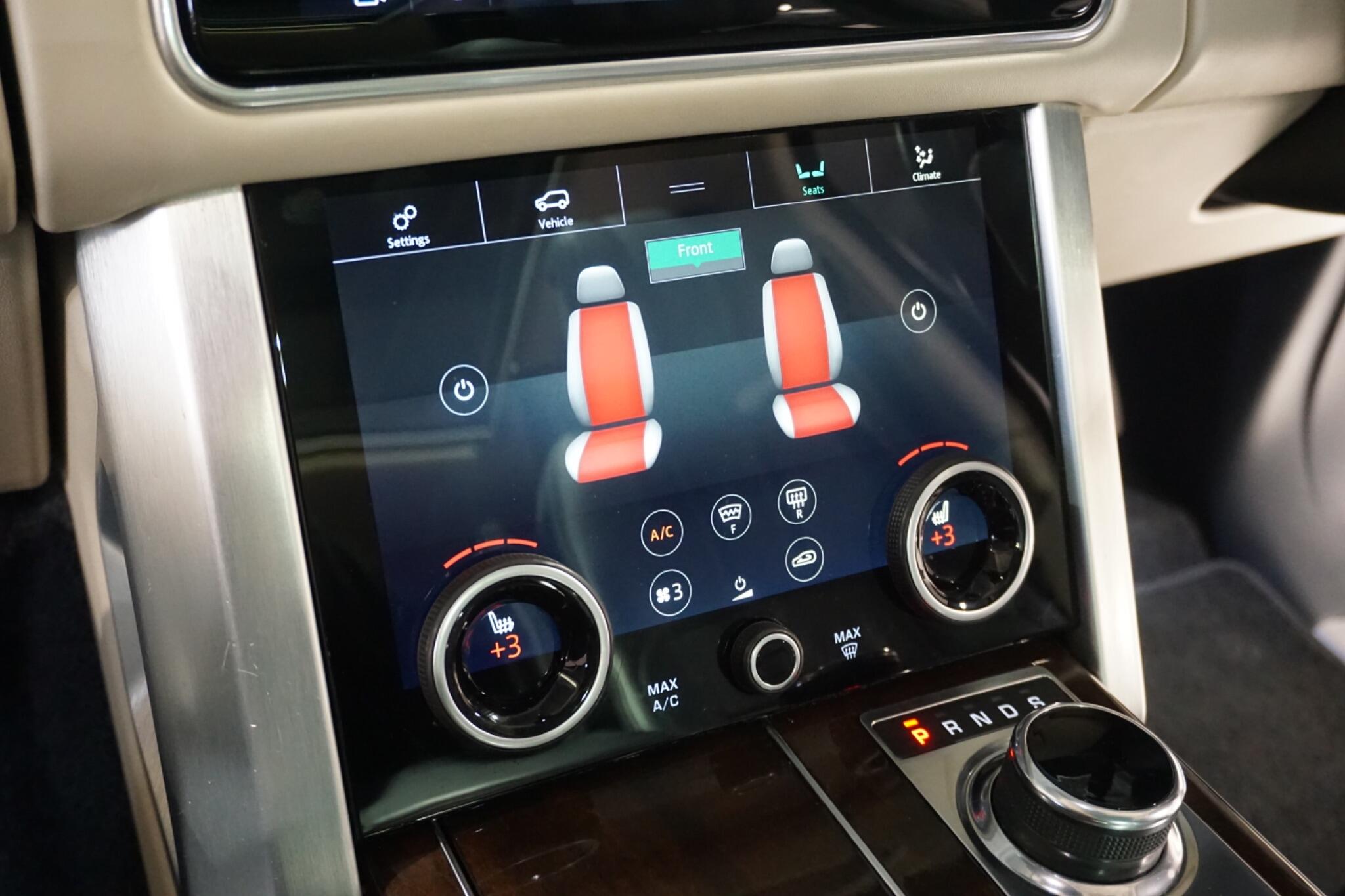 Land Rover Range Rover 2.0 P400e 13.1kWh Vogue SUV 5dr Petrol Plug-in Hybrid Auto 4WD Euro 6 (s/s) (404 ps)